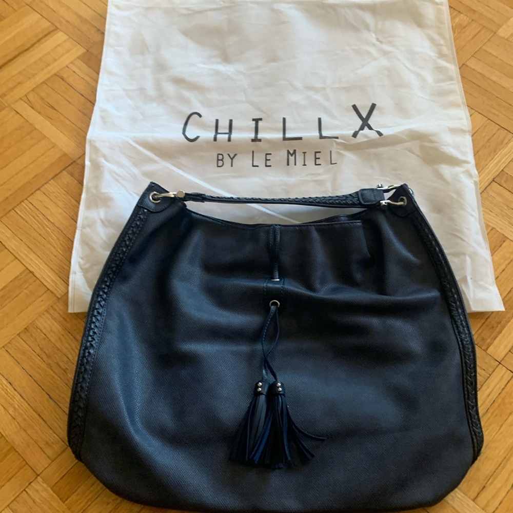 Women’s hobo (man made material )/ navy silver details chill x by le miel